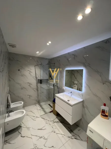 Tirane, jepet me qera apartament 2+1+Ballkon Kati 3, 90 m² 900 € (RRUGA E KAVAJES)