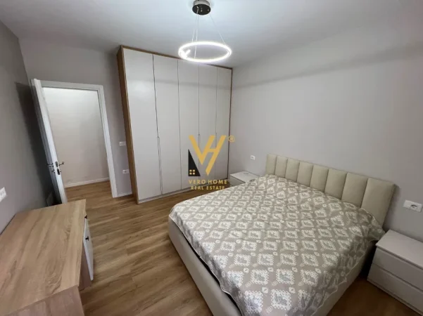 Tirane, jepet me qera apartament 2+1+Ballkon Kati 3, 90 m² 900 € (RRUGA E KAVAJES)