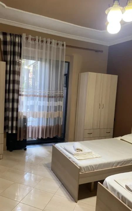 Tirane, jepet me qera apartament 1+1 Kati 1, 70 m² 500 € (Rruga e Dibres)