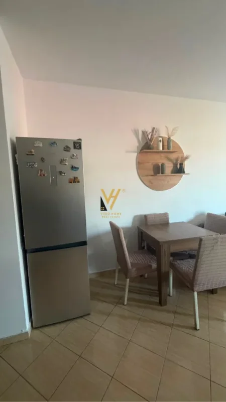 Tirane, jepet me qera apartament 1+1+Ballkon Kati 3, 60 m² 570 € (KODRA E DIELLIT)