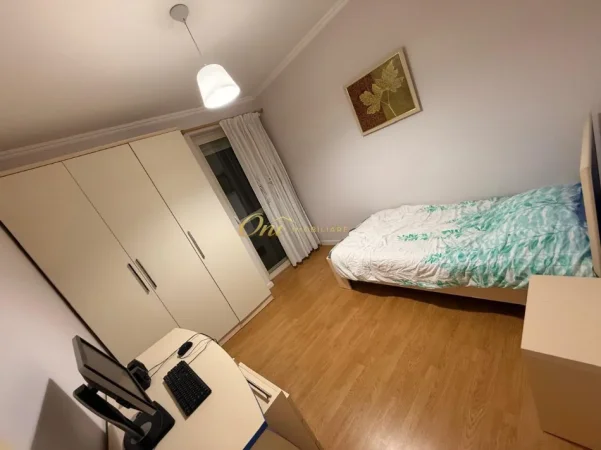 Tirane, jepet me qera apartament 2+1 Kati 8, 110 m² 1.100 € (PRANE SPAK)
