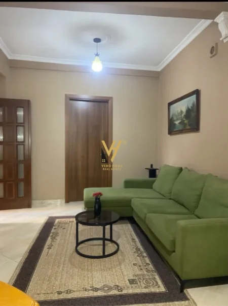 Tirane, jepet me qera apartament 1+1+Ballkon Kati 1, 70 m² 520 € (RRUGA E DIBRES)