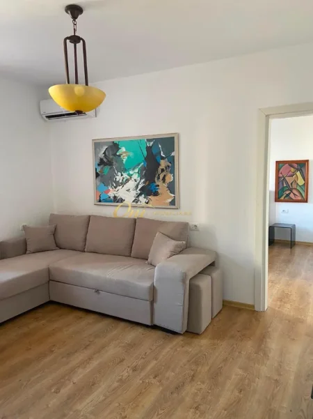 Tirane, jepet me qera apartament 1+1 Kati 1, 65 m² 650 € (BULEVARDI ZOGU I PARE)