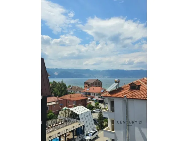 Pogradec, shiten 10 dhoma Kati 4, 410 m² 580.000 € (Tushemisht)