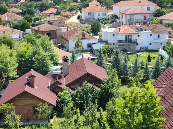 Pogradec, shiten 10 dhoma Kati 4, 410 m² 580.000 € (Tushemisht)