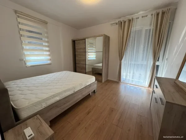 Tirane, jepet me qera apartament 2+1+Ballkon , (Paskuqan)