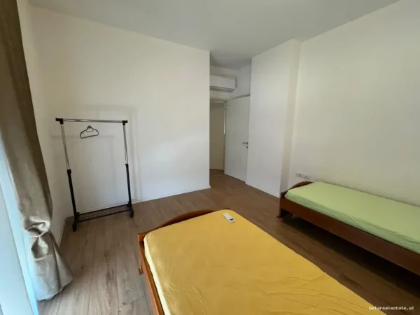 Tirane, jepet me qera apartament 2+1+Ballkon , (Paskuqan)