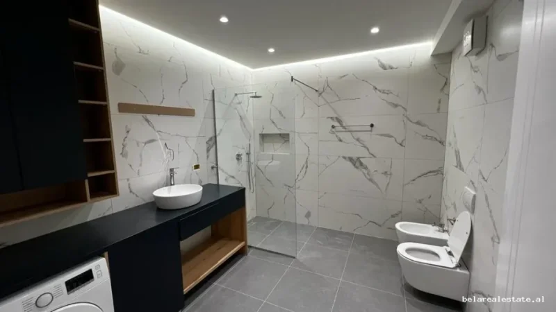 Tirane, jepet me qera apartament 1+1+Ballkon Kati 1, 70 m² 690 € (Rruga e Elbasanit)