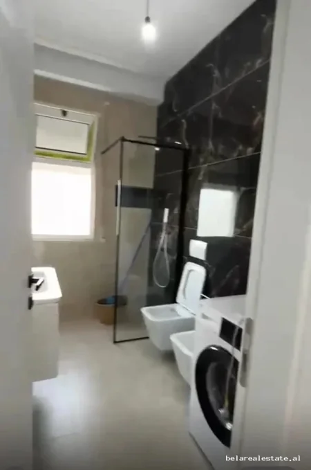 Tirane, jepet me qera apartament 2+1+Ballkon Kati 5, 75 m² 590 € (Paskuqan)
