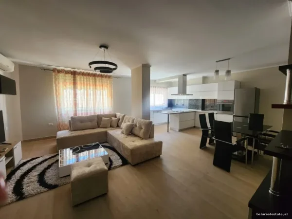 Tirane, jepet me qera apartament 2+1+Ballkon Kati 4, 110 m² 860 € (Komuna e Parisit)