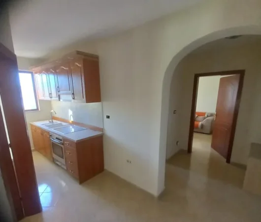 Tirane, jepet me qera apartament 1+1 Kati 2, 74 m² 420 € (Rruga Hamdi Pepo)
