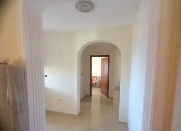 Tirane, jepet me qera apartament 1+1 Kati 2, 74 m² 420 € (Rruga Hamdi Pepo)