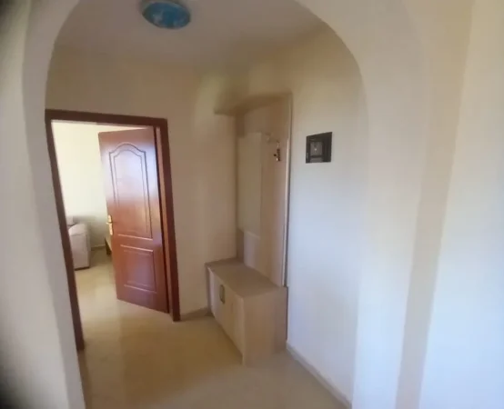 Tirane, jepet me qera apartament 1+1 Kati 2, 74 m² 420 € (Rruga Hamdi Pepo)