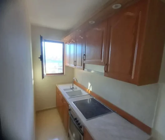 Tirane, jepet me qera apartament 1+1 Kati 2, 74 m² 420 € (Rruga Hamdi Pepo)