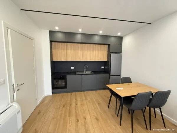 Tirane, jepet me qera apartament 1+1+Ballkon Kati 4, 70 m² 530 € (Astir)