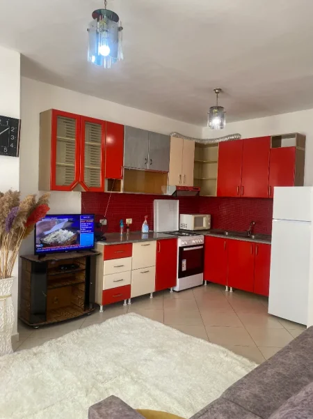 Tirane, jepet me qera 1+1+Ballkon Kati 6, 380 Leke