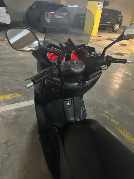 Tirane, shitet Scooter Yamaha , gri e erret 40.860 km 3.000 €