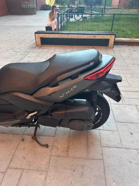 Tirane, shitet Scooter Yamaha , gri e erret 40.860 km 3.000 €