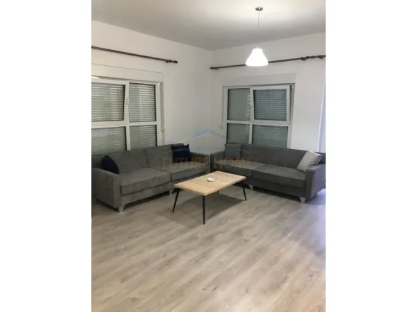Tirane, jepet me qera apartament 2+1 Kati 1, 99 m² 500 € (ali dem)