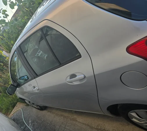 Tirane, shitet makine Toyota Yaris 2007 Nafte, automatik Kondicioner 4.300 €