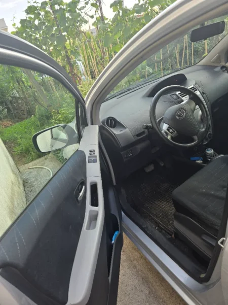 Tirane, shitet makine Toyota Yaris 2007 Nafte, automatik Kondicioner 4.300 €