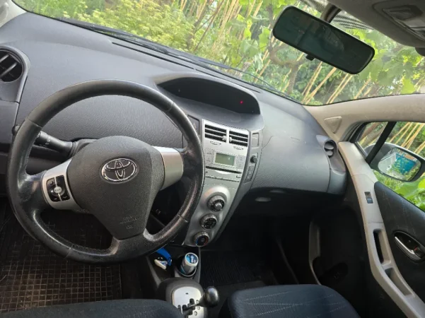Tirane, shitet makine Toyota Yaris 2007 Nafte, automatik Kondicioner 4.300 €