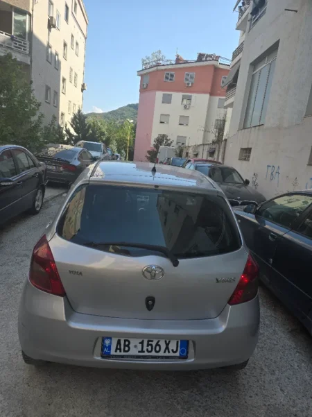 Tirane, shitet makine Toyota Yaris 2007 Nafte, automatik Kondicioner 4.300 €