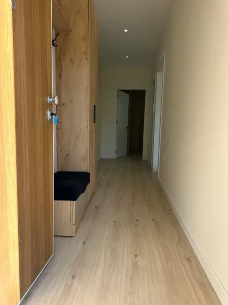 Tirane, jepet me qera apartament 1+1 Kati 1, 60 m² 45.000 Leke (Ali Demi)