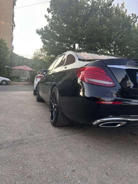 Tirane, shes makine Mercedes Benz Nafte, e zeze automatik Klima 209.000 km 1 €