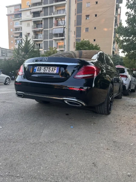 Tirane, shes makine Mercedes Benz Nafte, e zeze automatik Klima 209.000 km 1 €