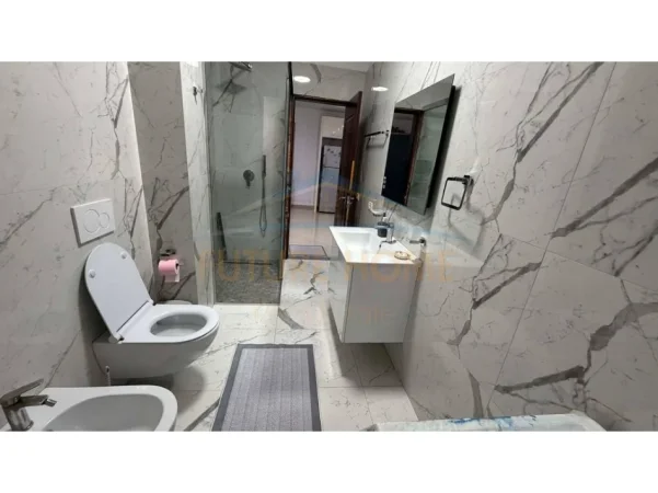 Tirane, jepet me qera apartament 2+1+Ballkon Kati 6, 105 m² 550 € (Unaza e Re)