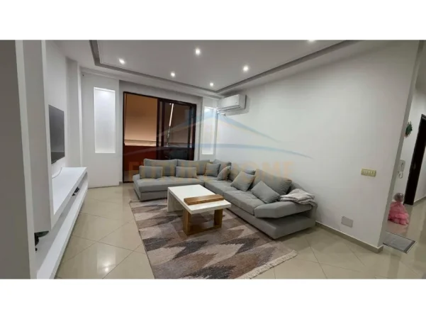 Tirane, jepet me qera apartament 2+1+Ballkon Kati 6, 105 m² 550 € (Unaza e Re)