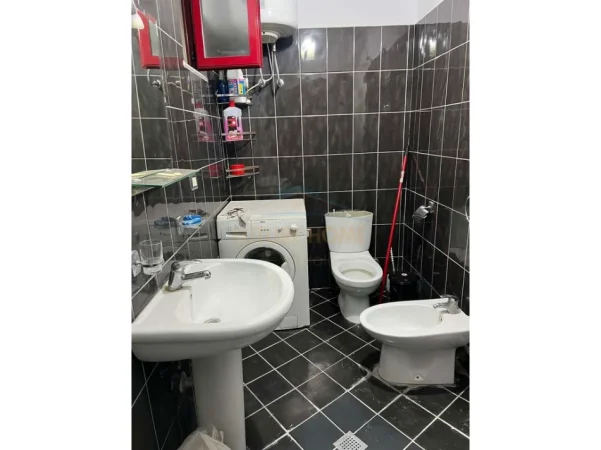 Tirane, jepet me qera apartament 1+1+Ballkon , 50 m² 360 € (Misto Mame)