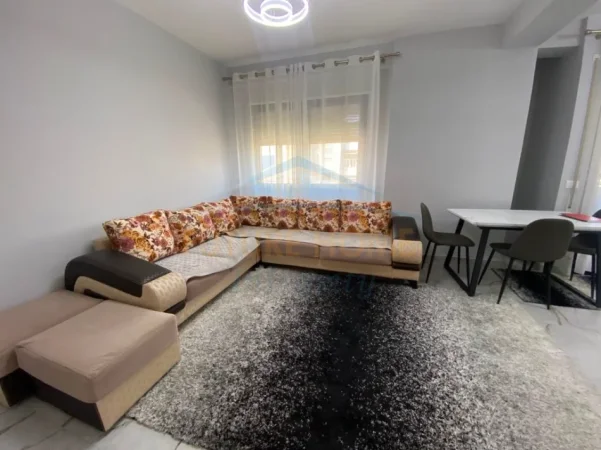 Tirane, jepet me qera apartament 1+1+Parkim Kati 4, 74 m² (Shkolla e Baletit) 70.000Leke