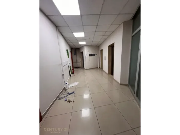 Tirane, jepet me qera zyre Kati 9, 243 m² 1.770 € (Selvia)