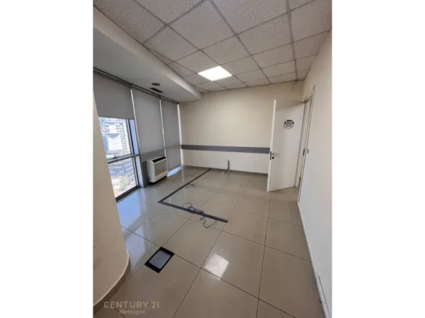 Tirane, jepet me qera zyre Kati 9, 243 m² 1.770 € (Selvia)