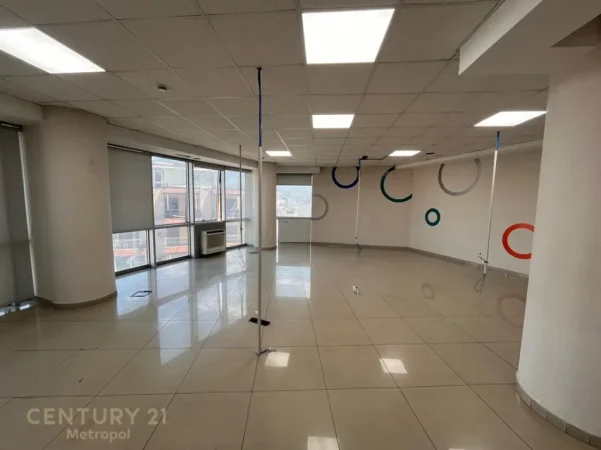 Tirane, jepet me qera zyre Kati 9, 243 m² 1.770 € (Selvia)
