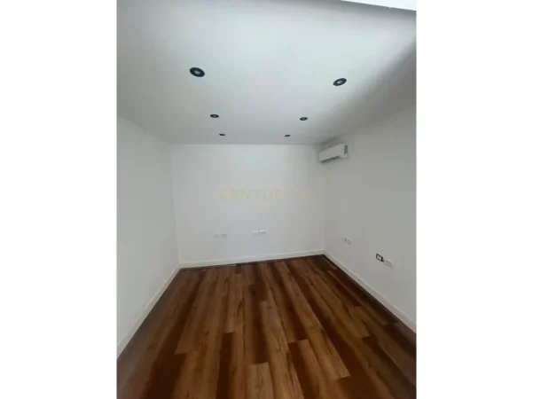 Tirane, jepet me qera zyre Kati 0, 48 m² 1.000 € (9-Katëshe)