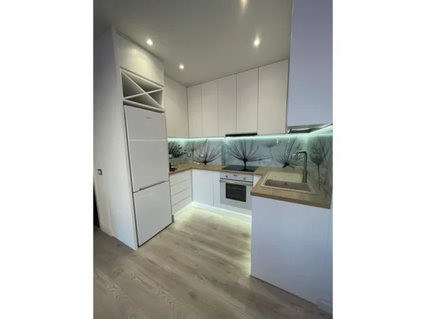 Tirane, jepet me qera apartament 2+1+Aneks Kati 4, 1.200 € ("Rruga e Barrikadave)