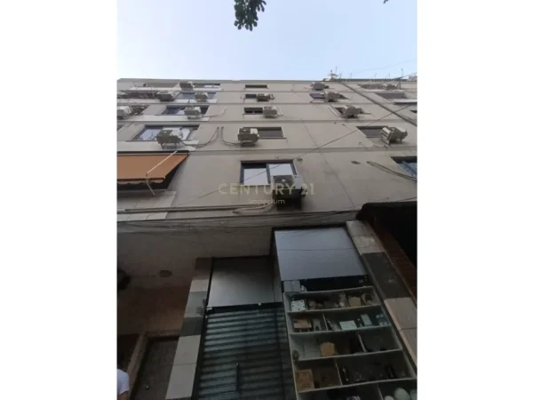 Tirane, jepet me qera apartament 1+1 Kati 3, 68 m² 700 € (ruga e Kavajës)