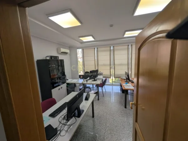 Tirane, jepet me qera zyre , 4.300 € (SKY TOWER)