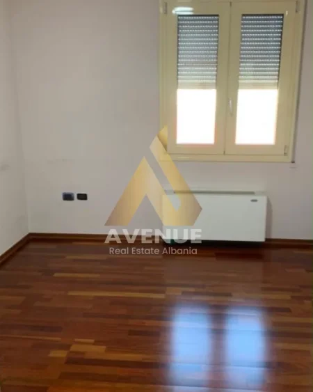Tirane, jepet me qera apartament 3+1 Kati 4, 170 m²