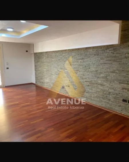 Tirane, jepet me qera apartament 3+1 Kati 4, 170 m²