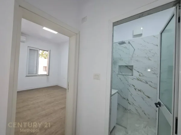 Tirane, jepet me qera zyre Kati 3, 100 m² 1.000 € (Myslym Shyri)