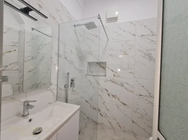 Tirane, jepet me qera zyre Kati 3, 100 m² 1.000 € (Myslym Shyri)