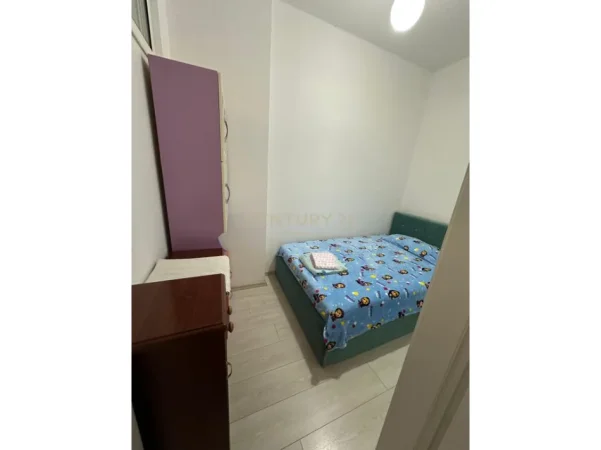 Tirane, jepet me qera apartament 2+1 Kati 8, 98 m² 650 € (KINOSTUDIO)