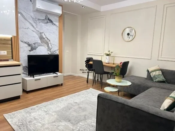 Tirane, jepet me qera apartament 1+1+Ballkon Kati 4, 70 m² 680 € (LIQENI I THATE)