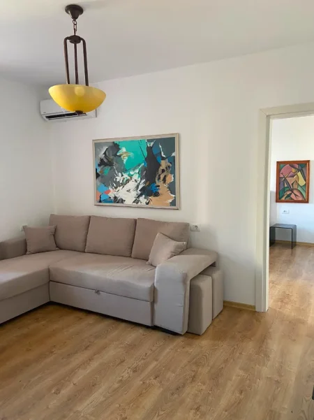 Tirane, jepet me qera Apartament 1+1 Kati 2, 65 m²,Mobiluar, Çmimi 60.000 Lekë të Reja,(Pas UFO-së, Bulevardi Zogu i Parë, Tiranë)