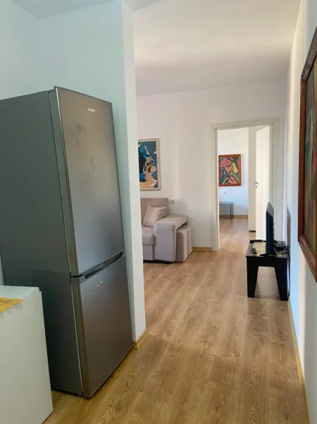 Tirane, jepet me qera Apartament 1+1 Kati 2, 65 m²,Mobiluar, Çmimi 60.000 Lekë të Reja,(Pas UFO-së, Bulevardi Zogu i Parë, Tiranë)