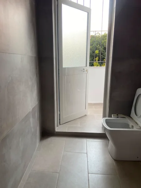 Tirane, jepet me qera Apartament 1+1 Kati 2, 65 m²,Mobiluar, Çmimi 60.000 Lekë të Reja,(Pas UFO-së, Bulevardi Zogu i Parë, Tiranë)